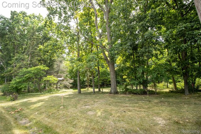 9302 Green Tree Drive, Grand Blanc Charter Township, MI 48439
