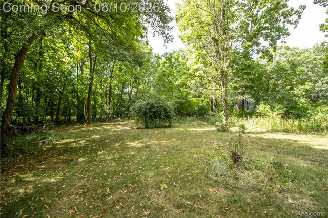 9302 Green Tree Drive, Grand Blanc Charter Township, MI 48439