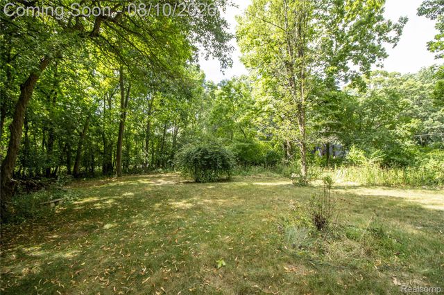 9302 Green Tree Drive, Grand Blanc Charter Township, MI 48439