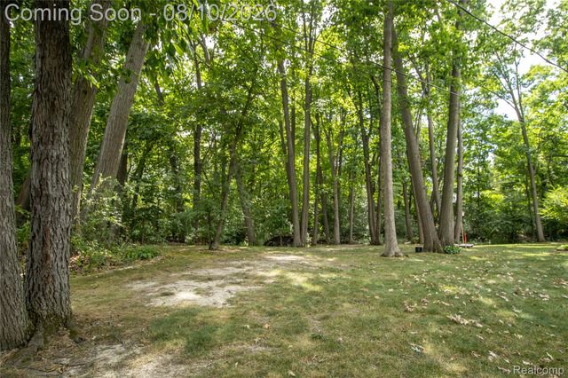 9302 Green Tree Drive, Grand Blanc Charter Township, MI 48439