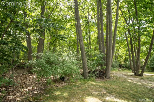 9302 Green Tree Drive, Grand Blanc Charter Township, MI 48439