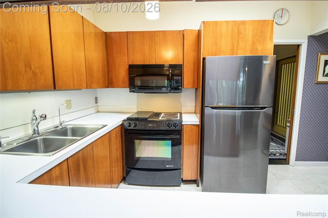 9302 Green Tree Drive, Grand Blanc Charter Township, MI 48439
