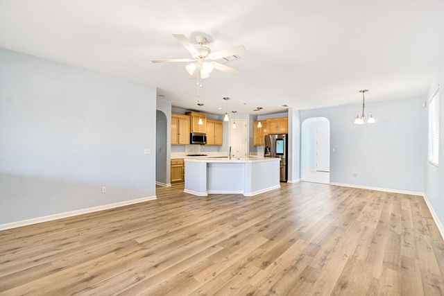 1049 Stanford Avenue, Madera, CA 93637