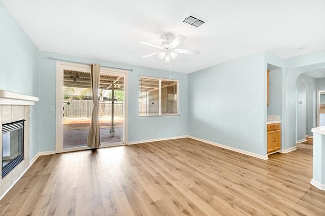 1049 Stanford Avenue, Madera, CA 93637