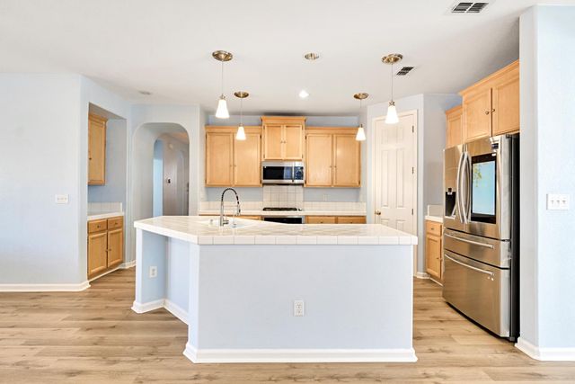 1049 Stanford Avenue, Madera, CA 93637