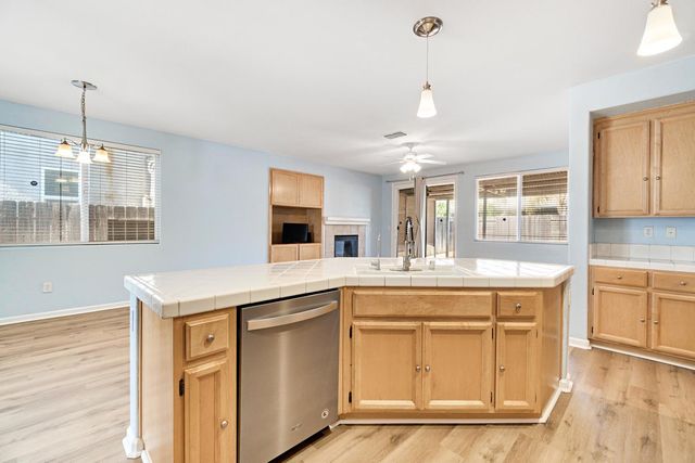 1049 Stanford Avenue, Madera, CA 93637