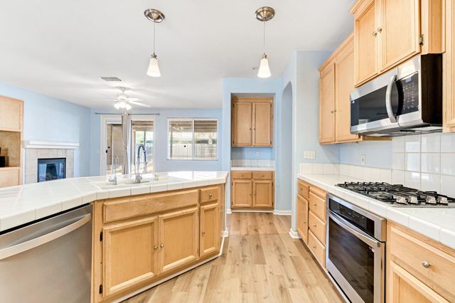 1049 Stanford Avenue, Madera, CA 93637