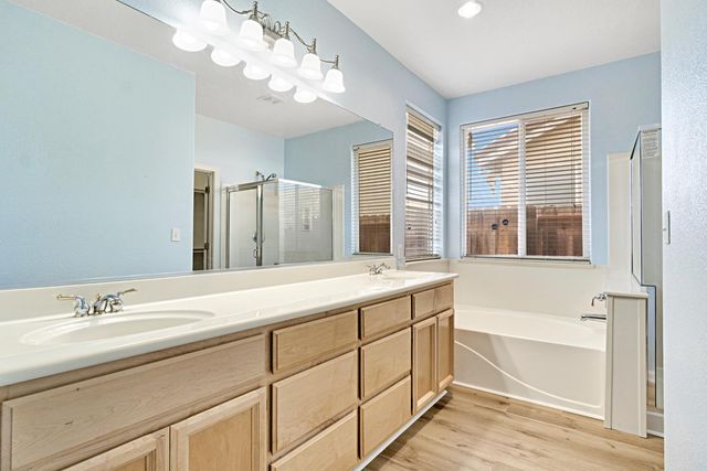 1049 Stanford Avenue, Madera, CA 93637