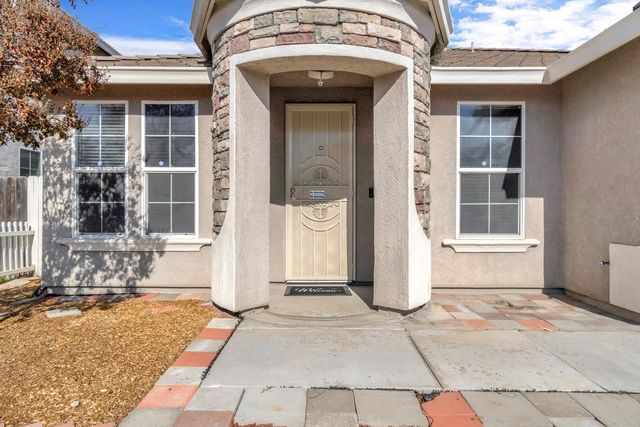 1049 Stanford Avenue, Madera, CA 93637