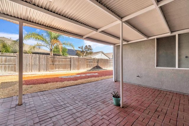 1049 Stanford Avenue, Madera, CA 93637