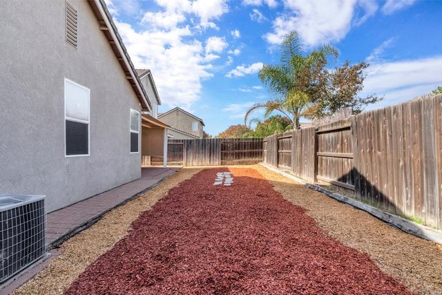 1049 Stanford Avenue, Madera, CA 93637