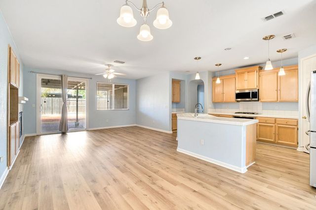 1049 Stanford Avenue, Madera, CA 93637