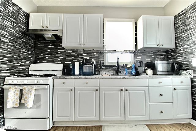 1122 West Avenue, Elyria, OH 44035