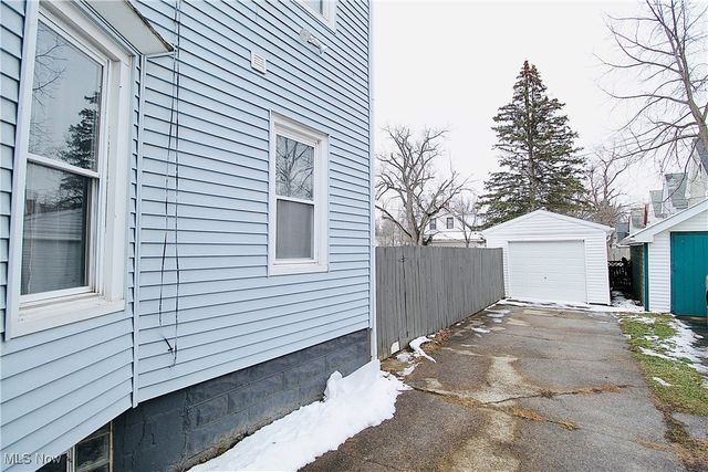 1122 West Avenue, Elyria, OH 44035