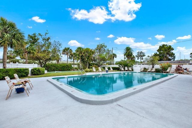 4939 FLORAMAR TERRACE 204, New Port Richey, FL 34652