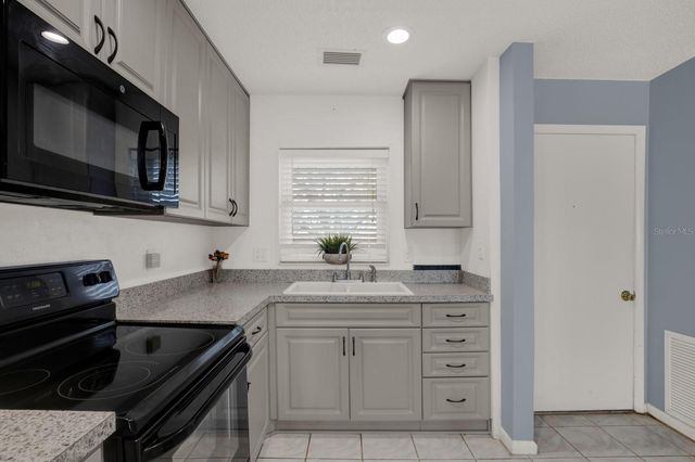 4939 FLORAMAR TERRACE 204, New Port Richey, FL 34652