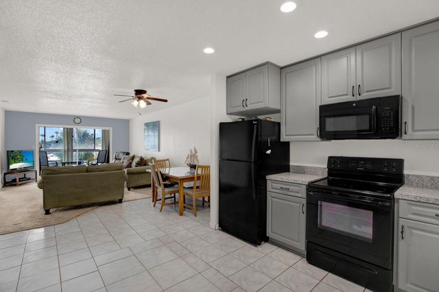 4939 FLORAMAR TERRACE 204, New Port Richey, FL 34652