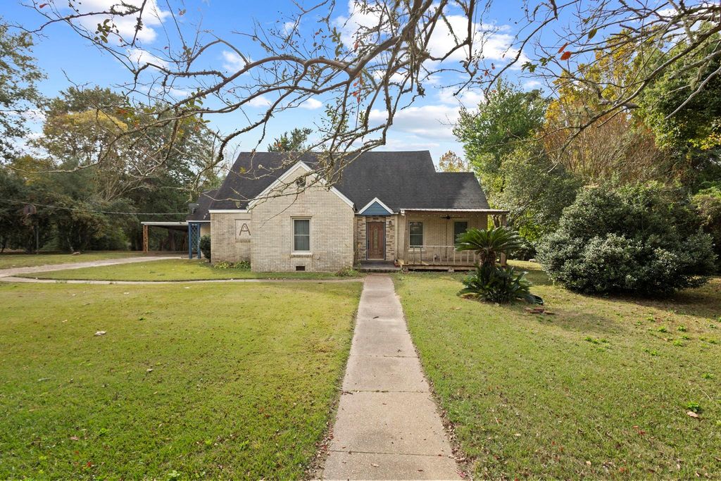 301 N Pine Street, Woodville, TX 75979