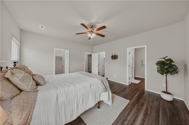 949 E Sparrow Circle, Fayetteville, AR 72701