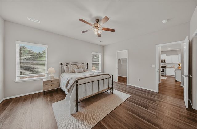 949 E Sparrow Circle, Fayetteville, AR 72701