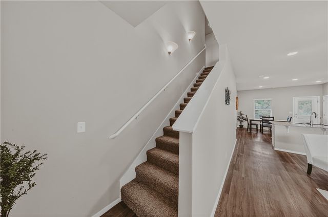 949 E Sparrow Circle, Fayetteville, AR 72701