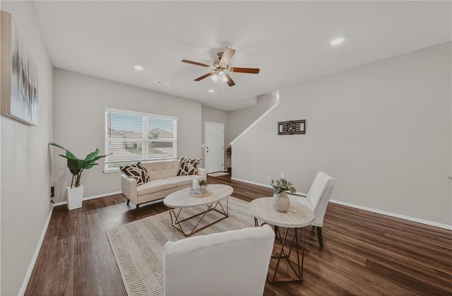 949 E Sparrow Circle, Fayetteville, AR 72701