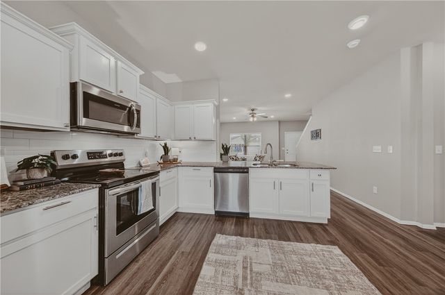 949 E Sparrow Circle, Fayetteville, AR 72701