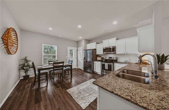 949 E Sparrow Circle, Fayetteville, AR 72701
