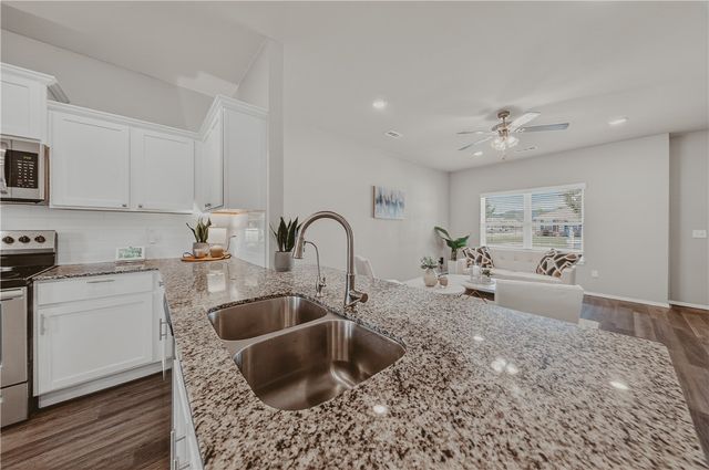 949 E Sparrow Circle, Fayetteville, AR 72701