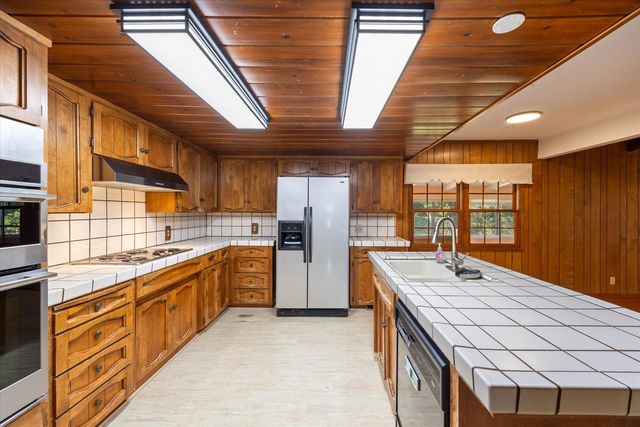 1786 Le Bec Ct, Lodi, CA 95240