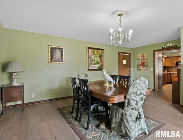 2124 BLACKHAWK Road, Springfield, IL 62702