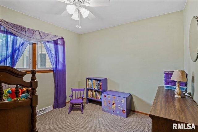 2124 BLACKHAWK Road, Springfield, IL 62702