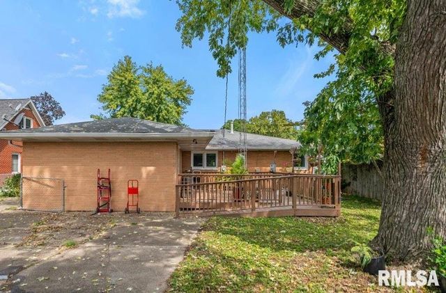 2124 BLACKHAWK Road, Springfield, IL 62702
