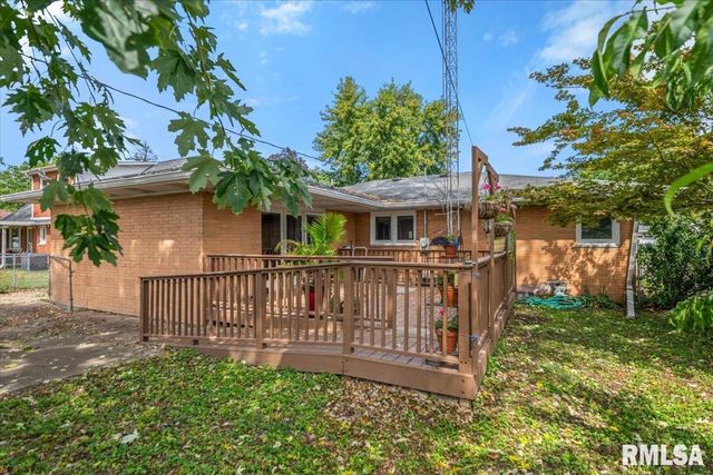 2124 BLACKHAWK Road, Springfield, IL 62702