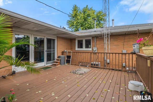 2124 BLACKHAWK Road, Springfield, IL 62702