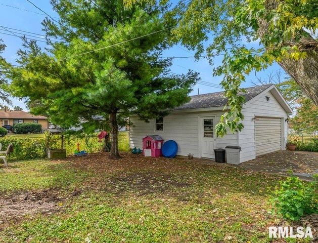 2124 BLACKHAWK Road, Springfield, IL 62702