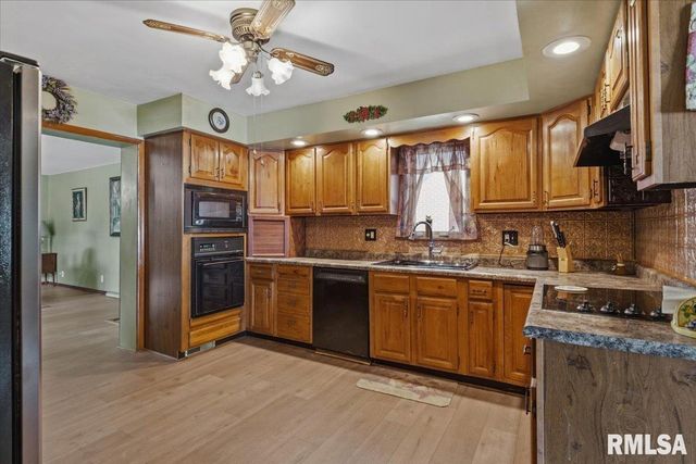 2124 BLACKHAWK Road, Springfield, IL 62702