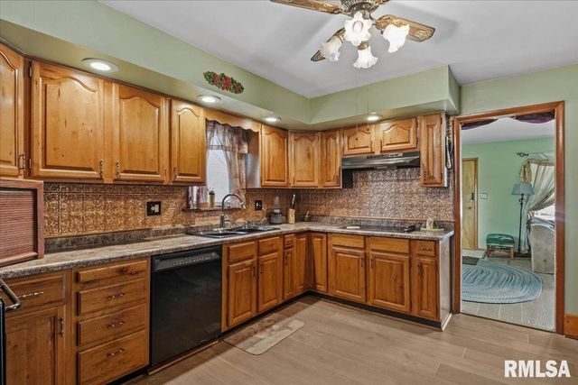 2124 BLACKHAWK Road, Springfield, IL 62702