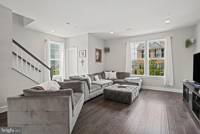 2910 PINEBROOK RD, Landover, MD 20785