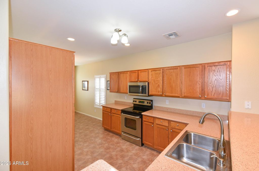 186 W SADDLE Way, San Tan Valley, AZ 85143 — photo 4