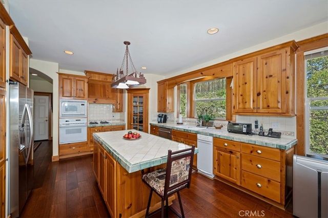 483 Emerald, Lake Arrowhead, CA 92352