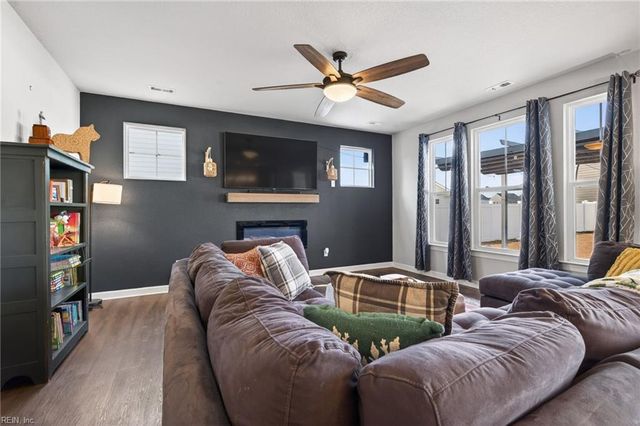 202 Station DR, Suffolk, VA 23434