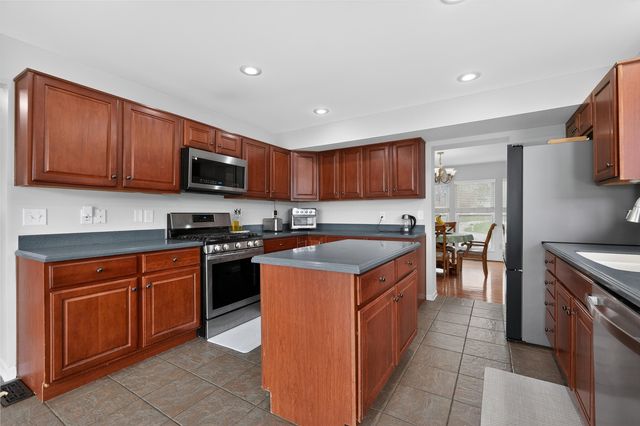 2081 Blankenbecker Drive, Florence, KY 41042