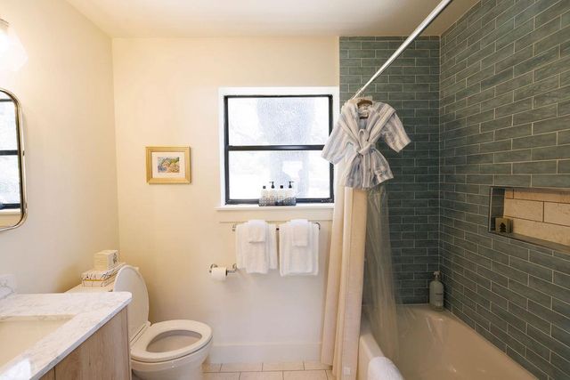 7320 Cave HOLW, Austin, TX 78750
