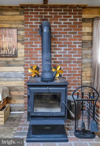 83 HOSTLER RD, Harpers Ferry, WV 25425
