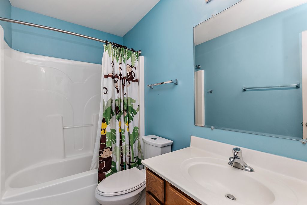 Image 23 of property listing at 394 Rockland Avenue, Elgin, IL 60124