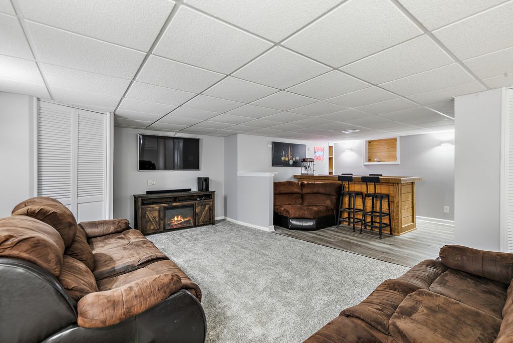 Image 25 of property listing at 394 Rockland Avenue, Elgin, IL 60124