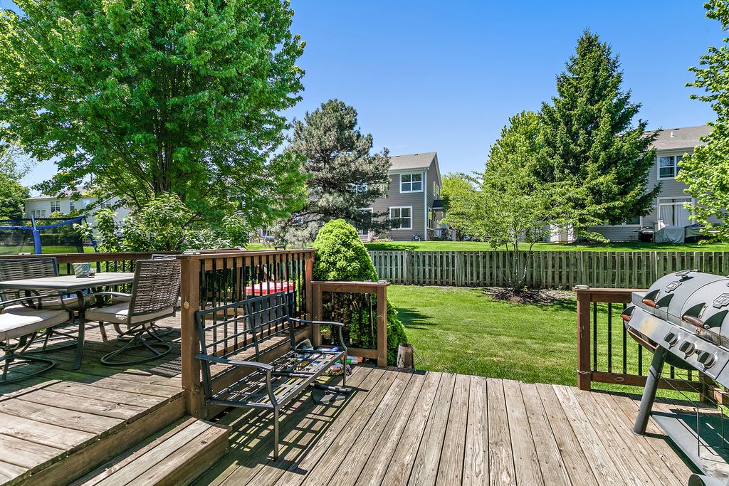 Image 27 of property listing at 394 Rockland Avenue, Elgin, IL 60124