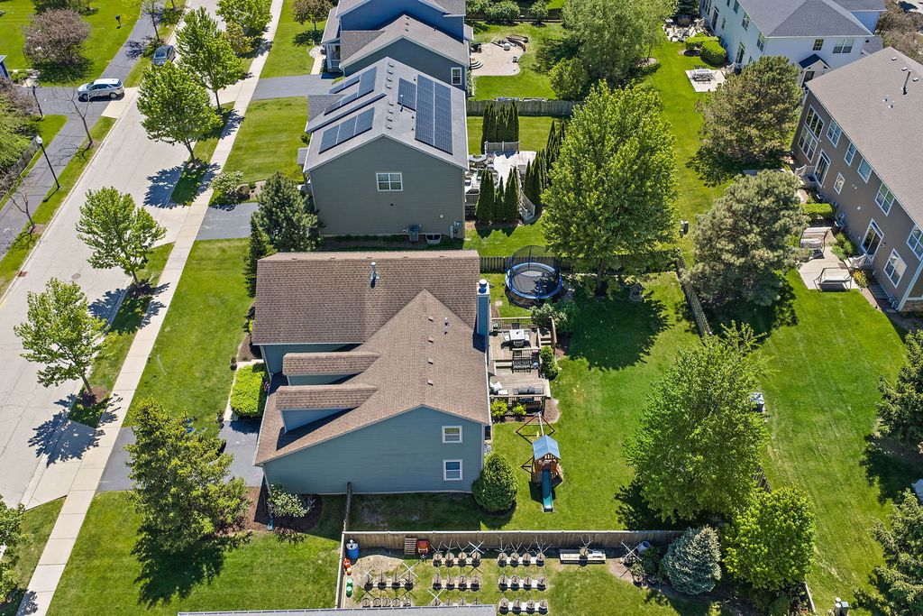 Image 31 of property listing at 394 Rockland Avenue, Elgin, IL 60124