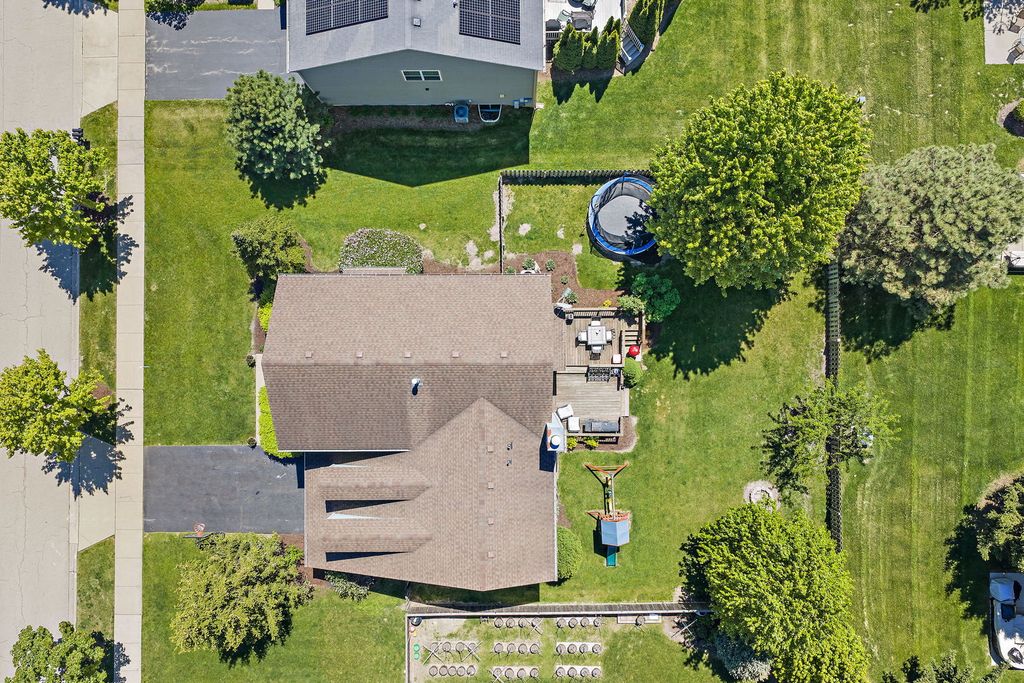 Image 32 of property listing at 394 Rockland Avenue, Elgin, IL 60124